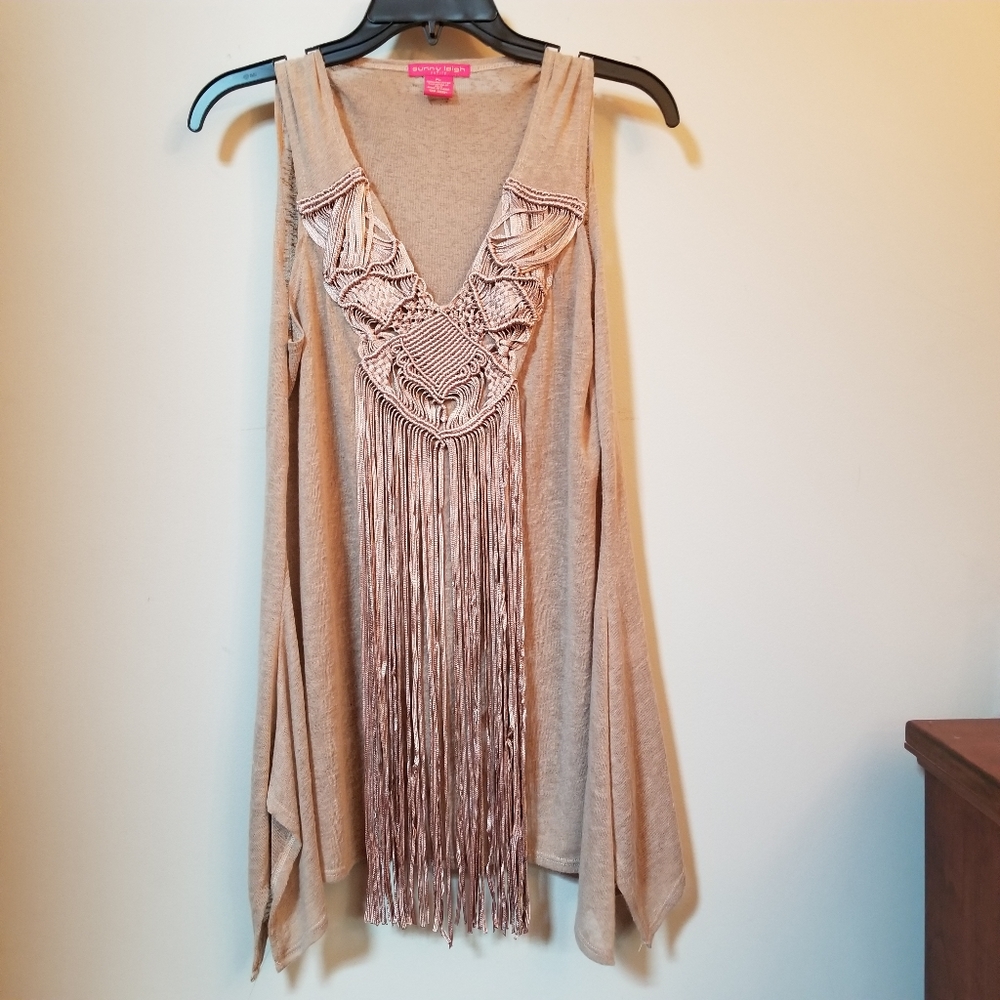 Sleeveless summer top with fringe